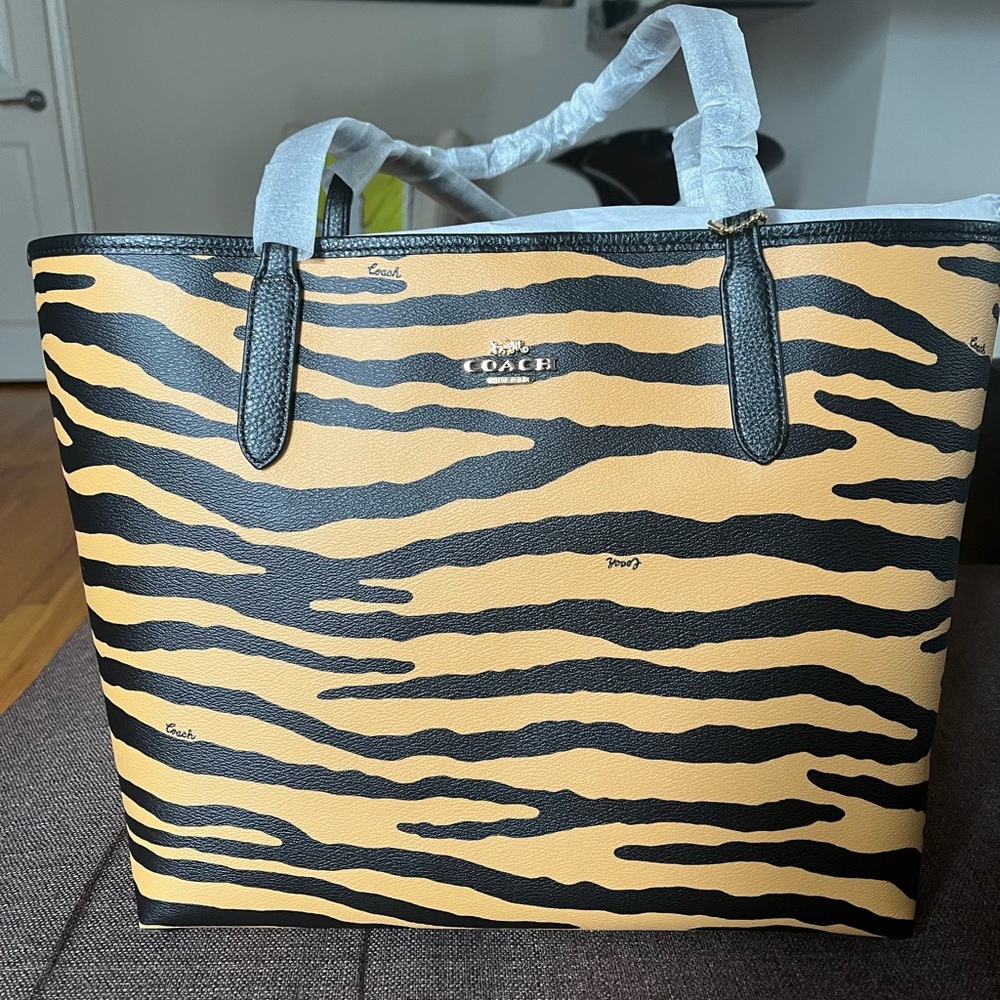 NWT Coach City Tote With Tiger Print